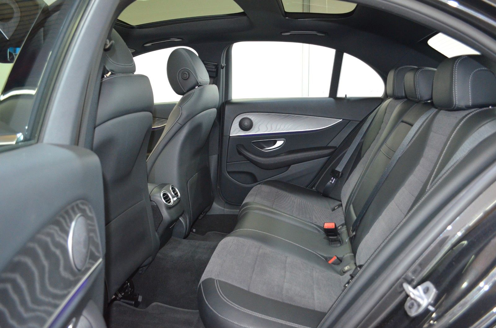 Mercedes-Benz E 300 – Bild 10