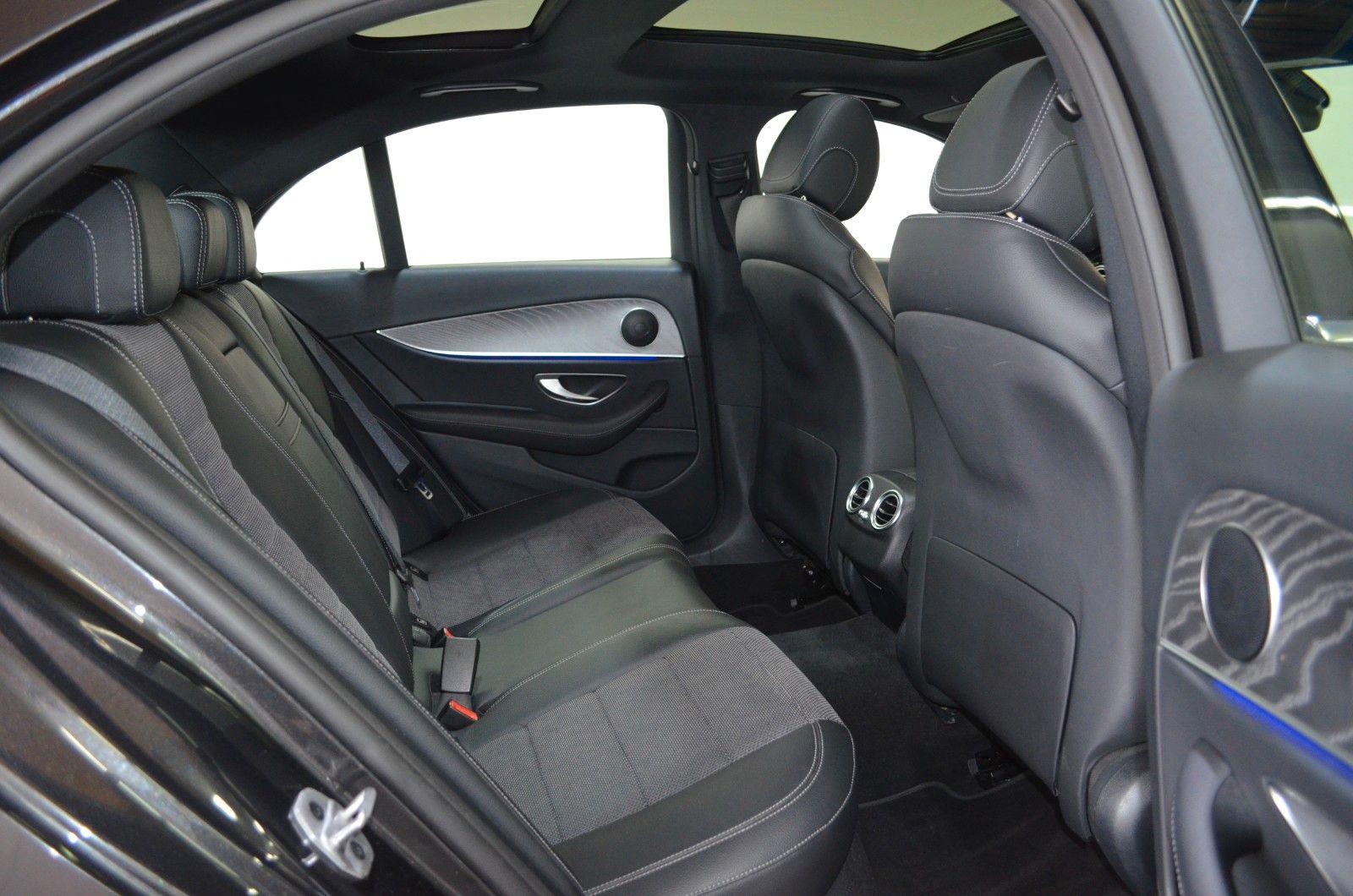 Mercedes-Benz E 300 – Bild 13