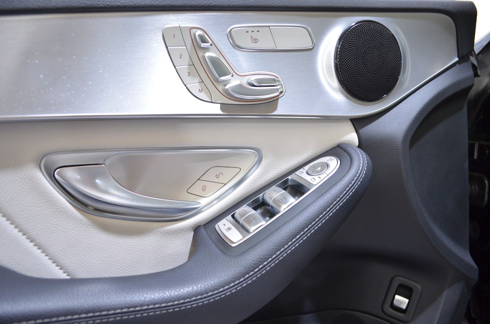 Mercedes-Benz C 400 – Bild 17