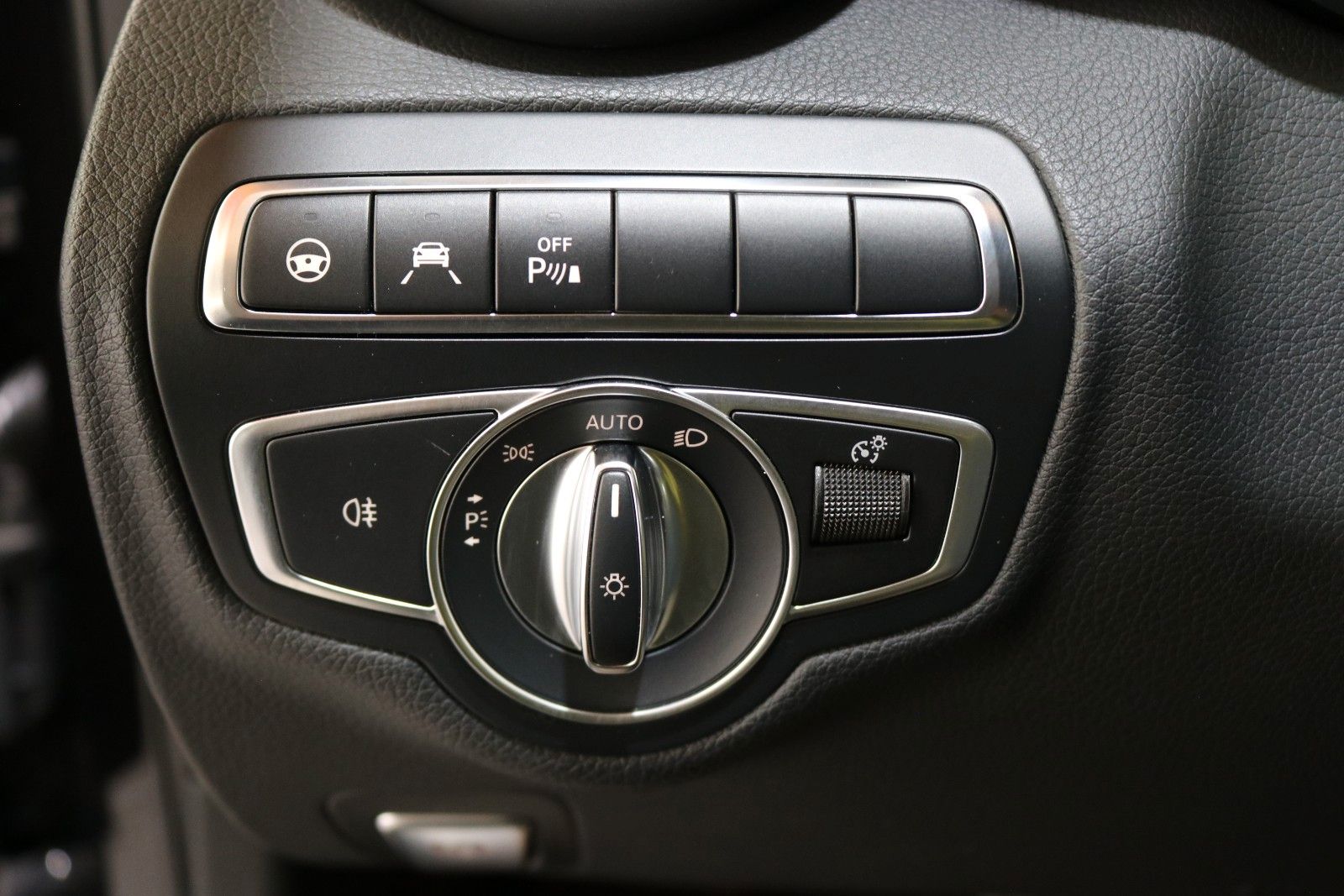 Mercedes-Benz C 400 – Bild 23
