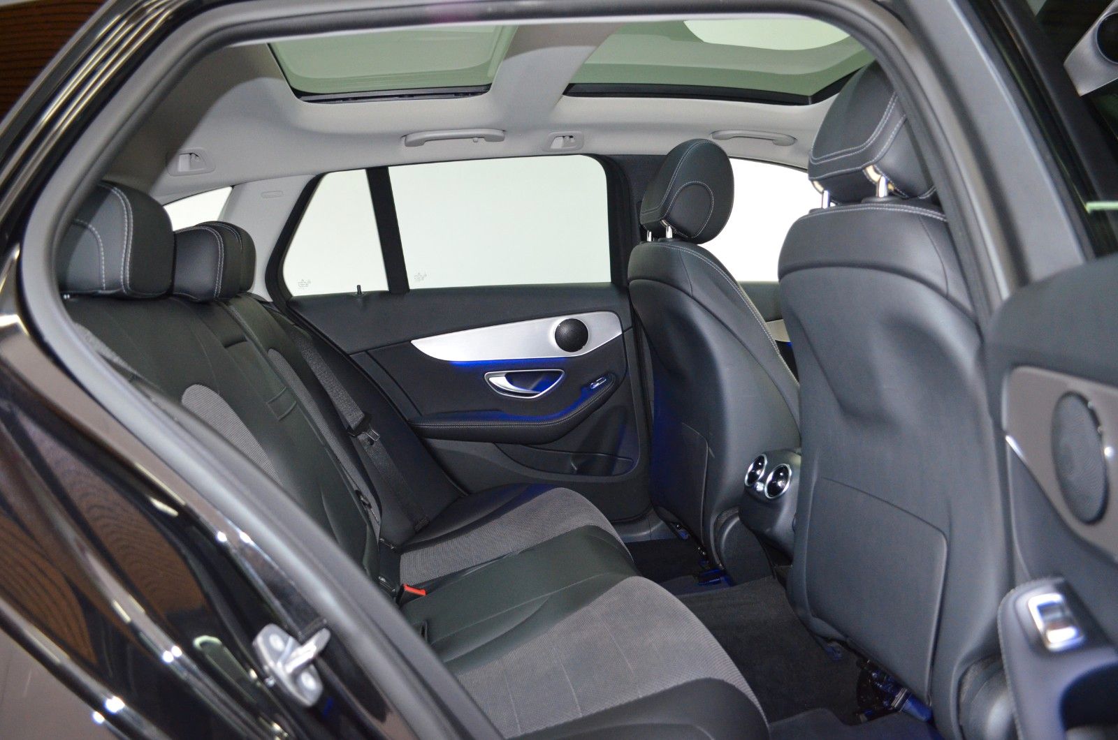 Mercedes-Benz C 300 – Bild 13