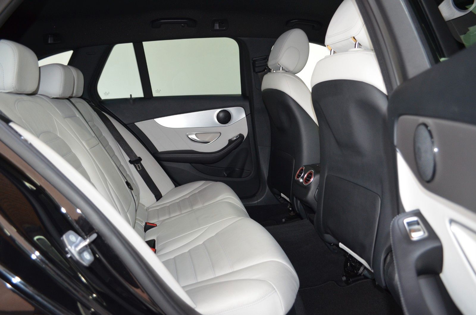 Mercedes-Benz C 400 – Bild 13