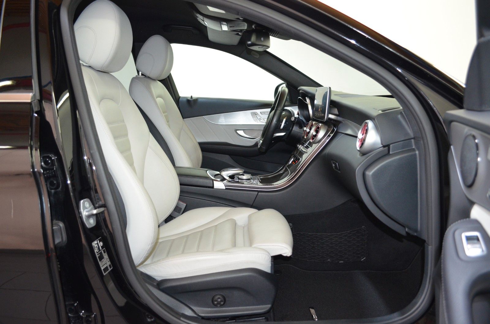 Mercedes-Benz C 400 – Bild 14
